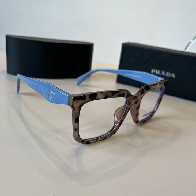 Prada Optical Glasses, Essential Item For Natural Beauty Enthusiasts