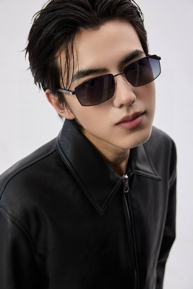 Gucci Men's Vibrant Pilot-Style Polarized Sunglasses Material: High-Definition N