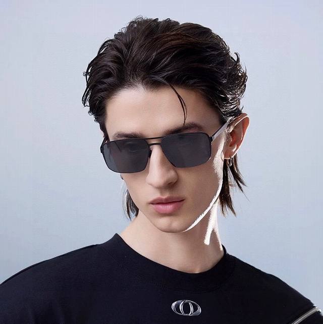 Gucci Men's Vibrant Pilot Polarized Sunglasses. Material: High-Definition Nylon