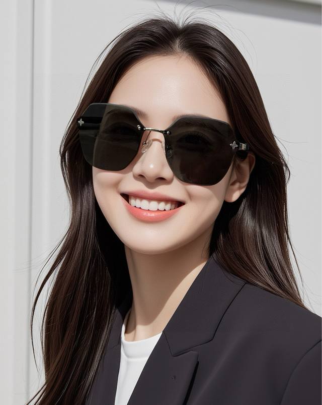 Nylon Series Lv Large-Frame Sunglasses Classic Square Frame Design, Flattering F