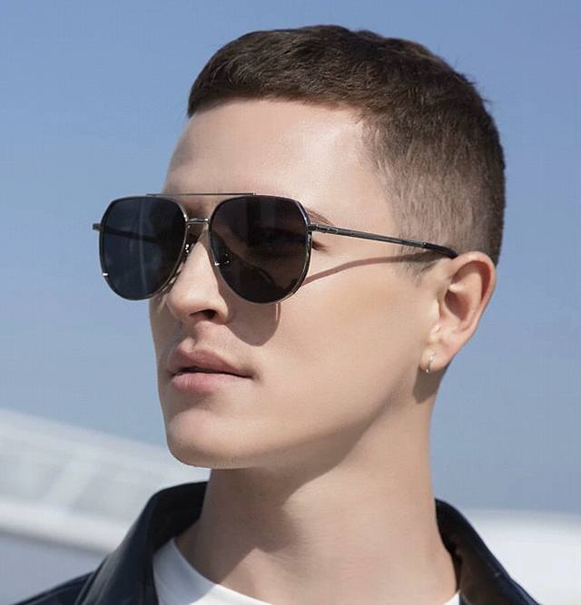 Lv Men's Vibrant Pilot Polarized Sunglasses Material: High-Definition Nylon With