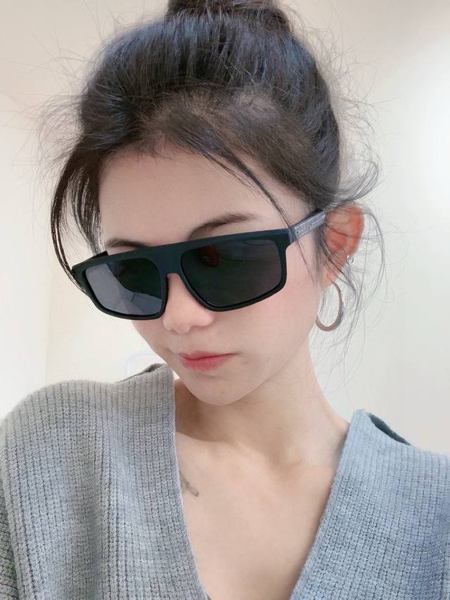 Polarized Series Sunglasses - Authentic Original - Burberry's Ultra-Popular Clas