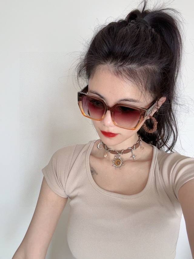 Lv 2025 New Women's Square Frame Sunglasses Driving Sunglasses New Sunglasses Fa
