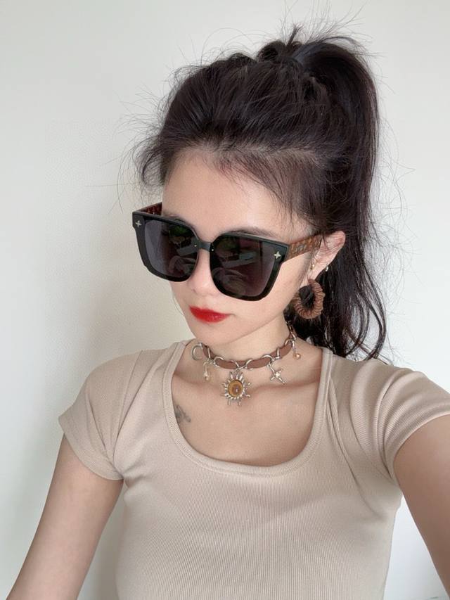 Lv 2025 New Arrival Women's Square Frame Sunglasses Driving Sunglasses New Sungl
