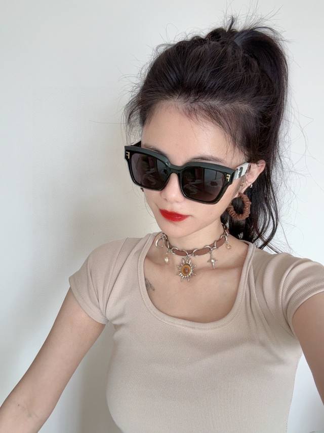 Fendi 2025 Spring New Arrival Trendy Fashion Square Frame Sunglasses High-Qualit