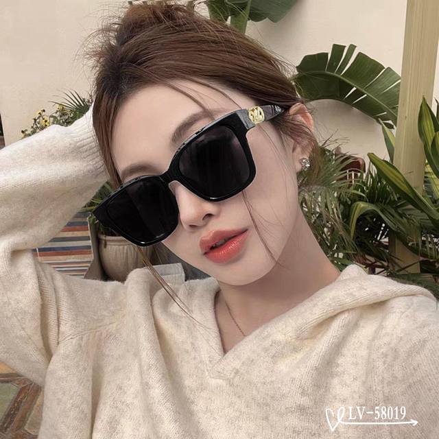 Louis Vuitton - Lv. Polarized Resin Lenses. Tr Frame, Lightweight And Comfortabl