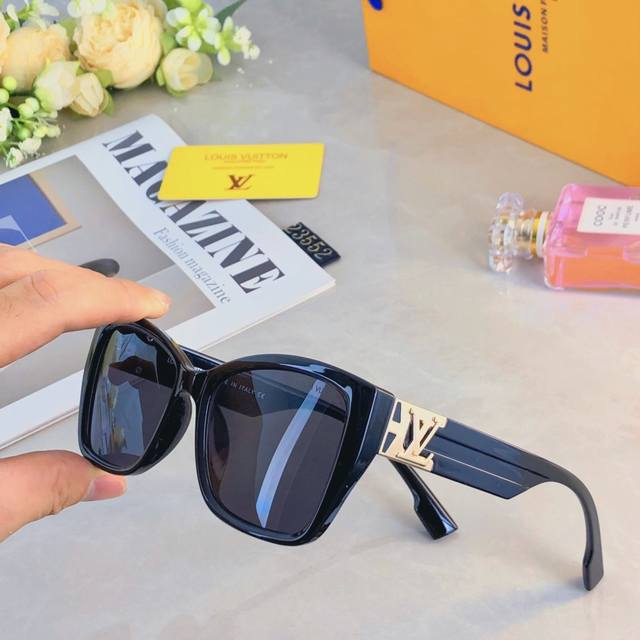 Louis Vuitto* New Arrival Instagram Influencer-Style Retro Sunglasses For Women,