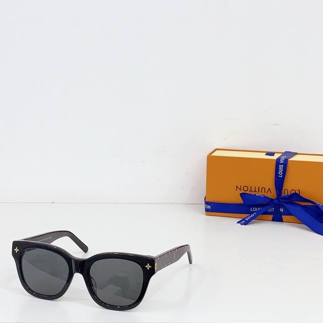 Louis Vuitton* Model: Z2725W Size: 53 22-145