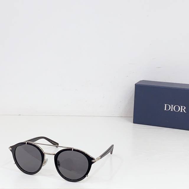 Dior Model: Diorblacksuit R7U Size: 50-23 145