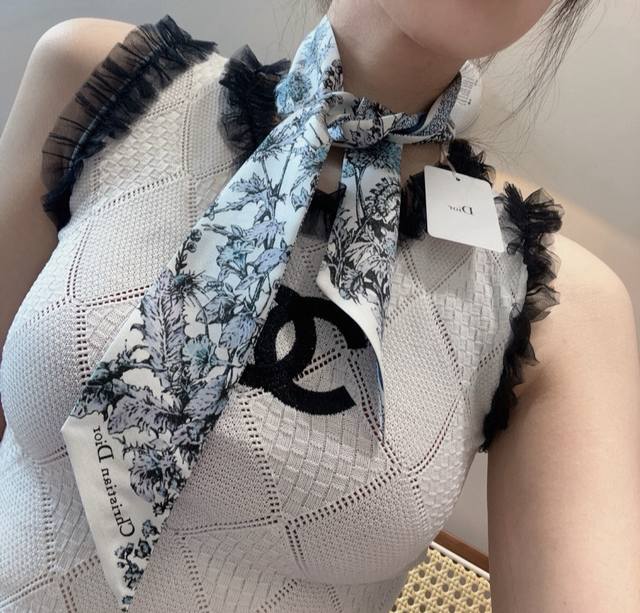 Dior Floral Latest Double-Layer Hair Band. The More You Look At It, The More Bea
