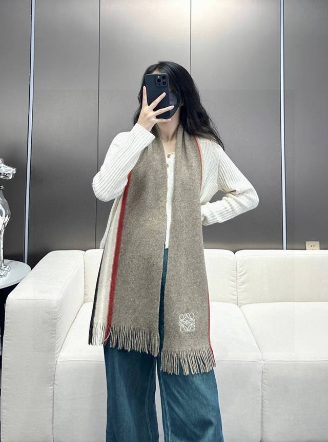 New Arrival! Unisex Design For Men And Women, 100% Pure Cashmere. Loewe, Same As