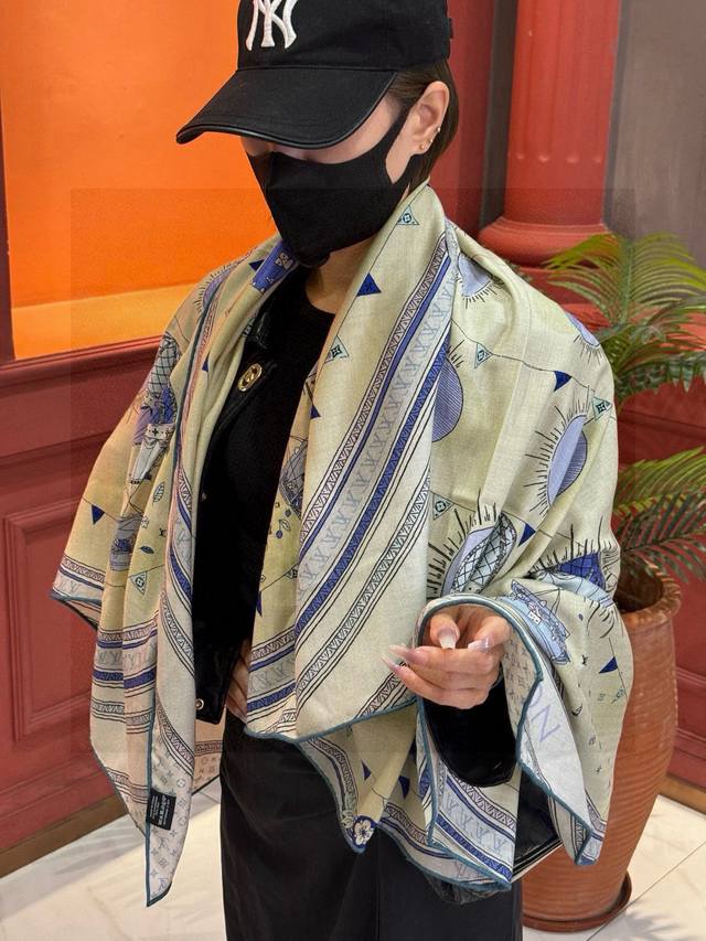Double-Sided Monochrome Original Lv140Cm Velvet Scarf, Hot Air Balloon. This Sca