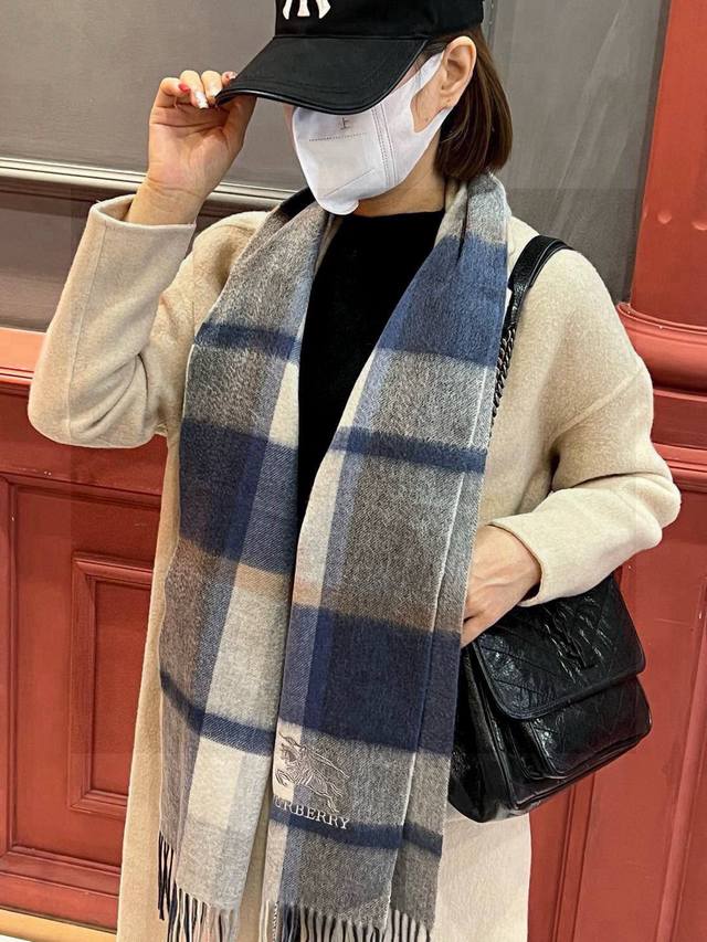 Highlighted Recommendation: Burberry New Arrival Couple's Cashmere Scarf. Crafte