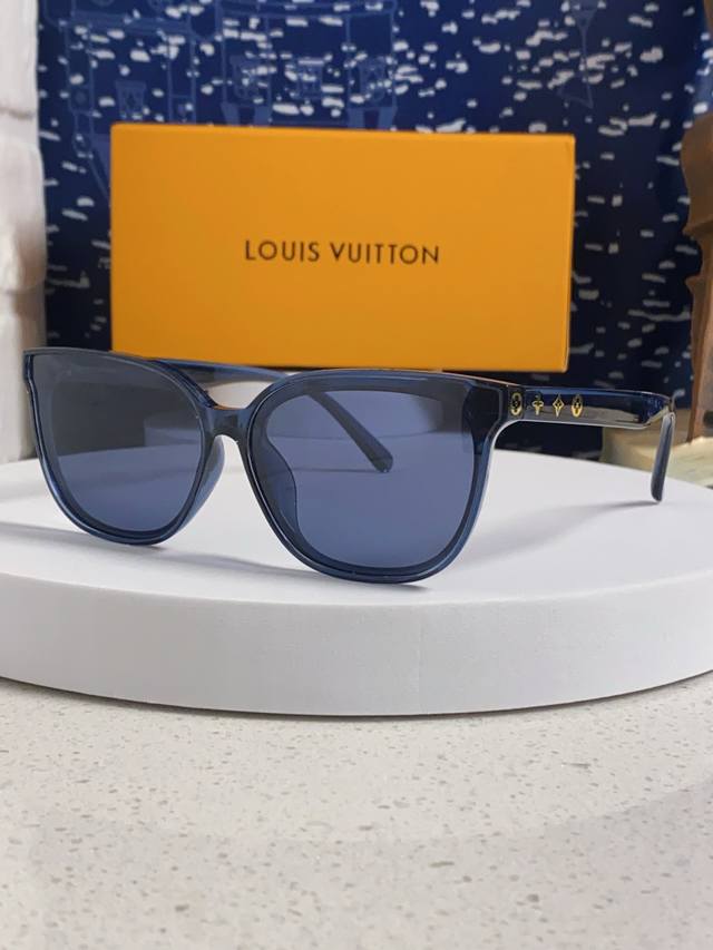 Lv Louis Vuitton 2025 New Nana-Style Fashion Sunglasses Retro Street Style Trend