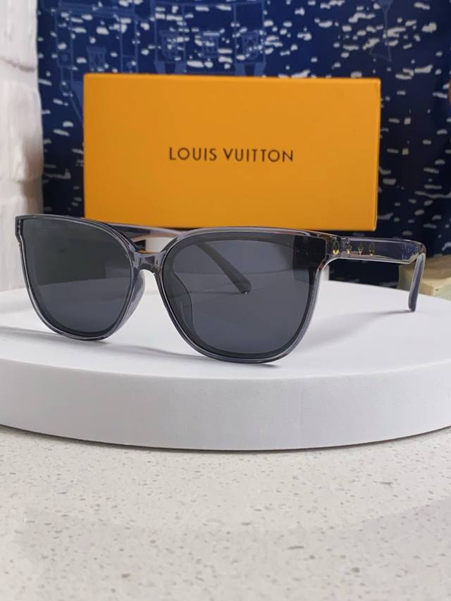 Lv Louis Vuitton 2025 New Nana-Style Fashion Sunglasses Retro Street Style Trend