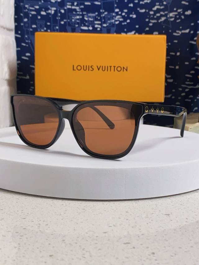 Lv Louis Vuitton 2025 New Nana-Style Fashion Sunglasses Retro Street Style Women