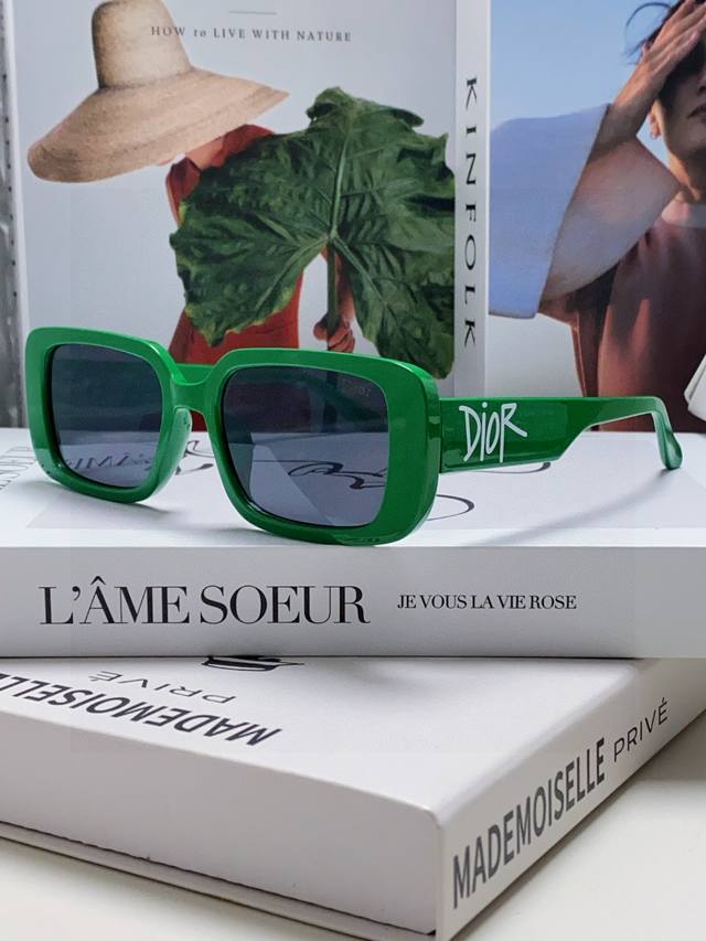 Dior 2025 New Square Sunglasses For Women, High-End Influencer-Style Letter Sung