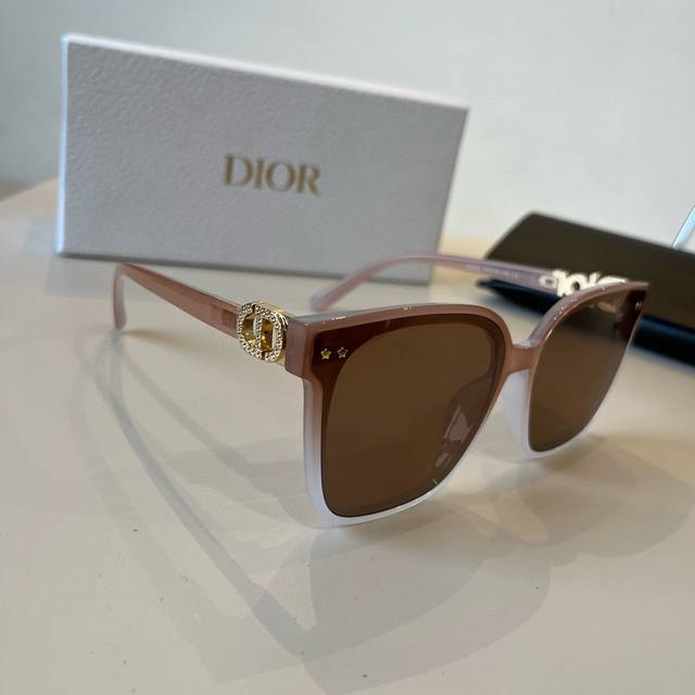 Dior Sunglasses, Lightweight And Comfortable, Ultra-Face-Hiding Small
