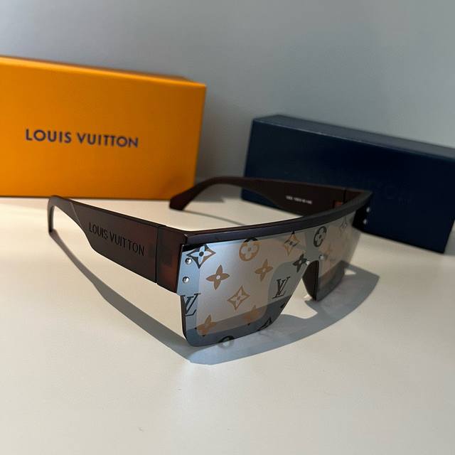 Those Who Wear Louis Vuitton Sunglasses With A Powerful Aura The Color Scheme An