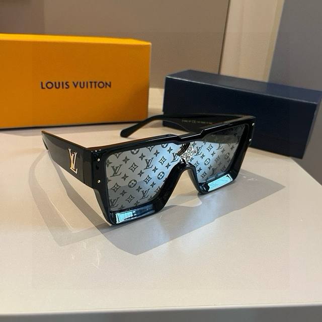 Lv Louis Vuitton Cyclone Series Black Frame Sunglasses, Cool And Edgy, Gender-Ne