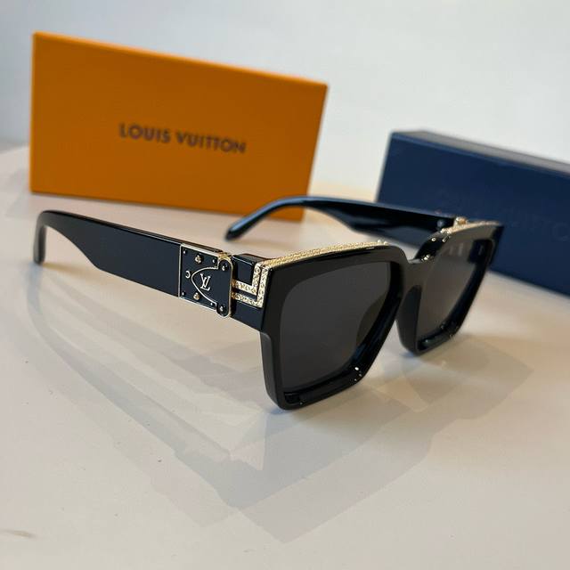 Lv Louis Vuitton Sunglasses, Face-Flattering Sun Protection, Premium Lightweight