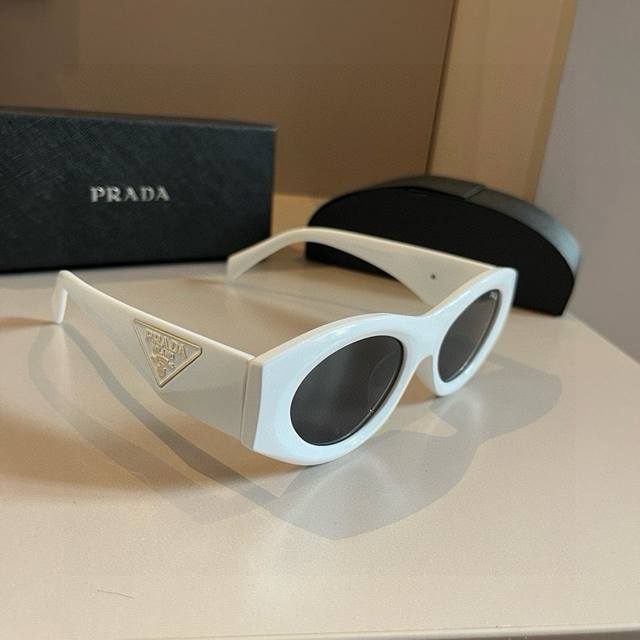 Prada High-End Sunglasses For Men And Women, Face-Flattering Sunglasses