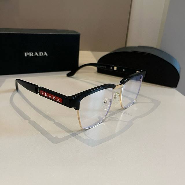 Prada Sunglasses, Oh Wow, Trendy And Cool, A Must-Have For Ladies And Gentlemen
