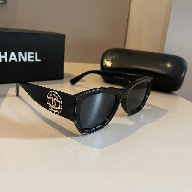 Chanel Sunglasses, I Absolutely Love Them! The Frame Perfectly Accentuates The F