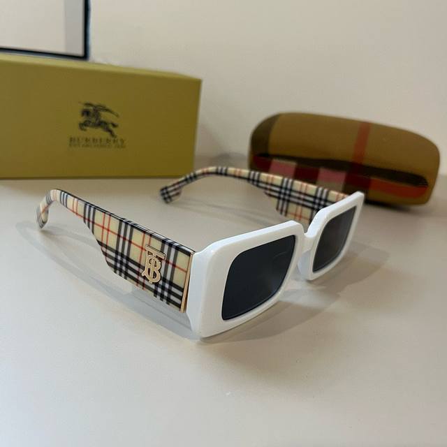 Burberry Men's And Women's Sunglasses, International Luxury Brand Style, Officia