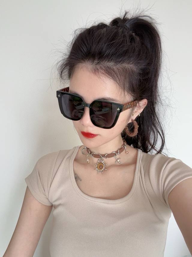 Flv 2025 New Women's Square Frame Sunglasses Driving Sunglasses New Sunglasses F