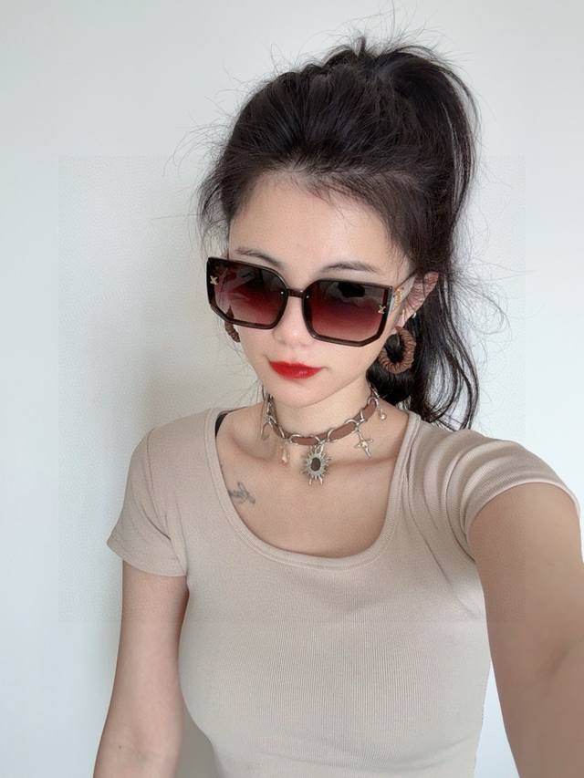 Lv 2025 New Arrival Women's Square Frame Sunglasses Driving Sunglasses New Arriv
