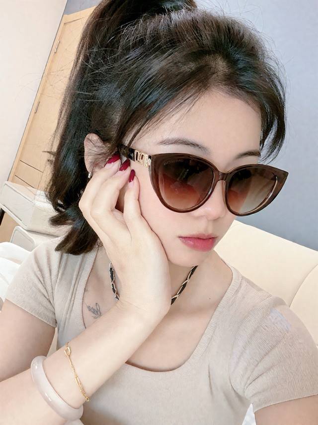 Lv 2025 New Women's Square Frame Sunglasses Driving Sunglasses New Sunglasses Fa