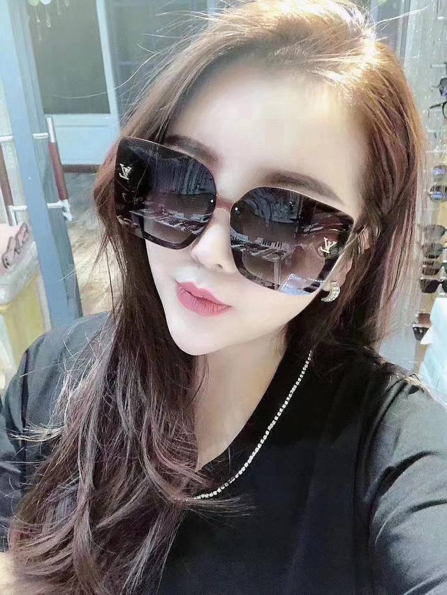 Lv 2025 Spring New Arrival Trendy Best-Seller Fashionable Square Frame Sunglasse