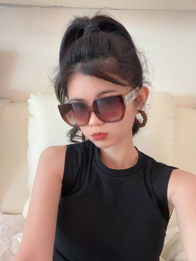 Lv 2025 Spring New Arrival Trendy Bestseller Fashionable Square Frame Sunglasses
