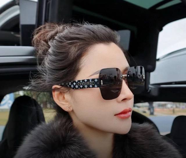 Lv 2025 Spring New Arrival Trendy Bestseller Fashionable Square Frame Sunglasses