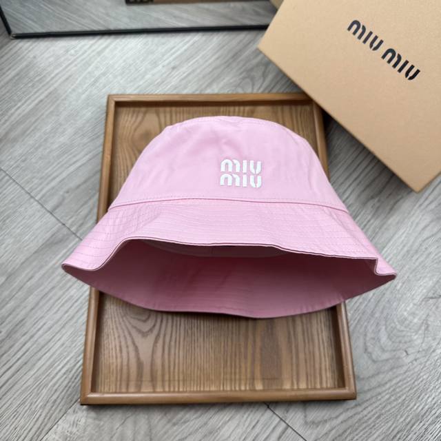Special Price. Miumiu. 100% Cotton Embroidered Fisherman's Hat! Classic Style, D