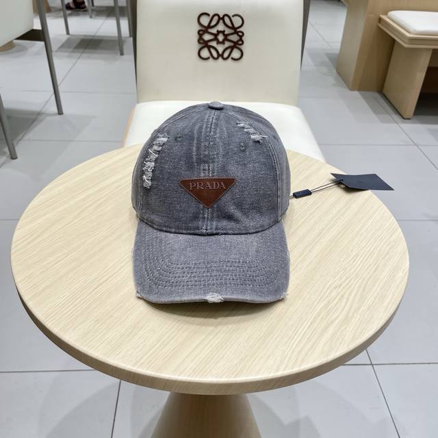 Prada Spring/Summer New Arrival Luxury Brand Embroidered Baseball Cap, New Arriv