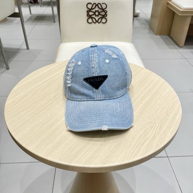 Prada Spring/Summer New Arrival Luxury Brand Embroidered Baseball Cap, New Arriv