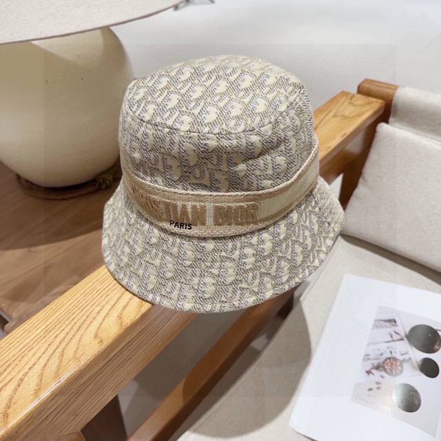 Dior New Original Fisherman's Hat, Elegant And Stylish, Very Cool And Fashionabl