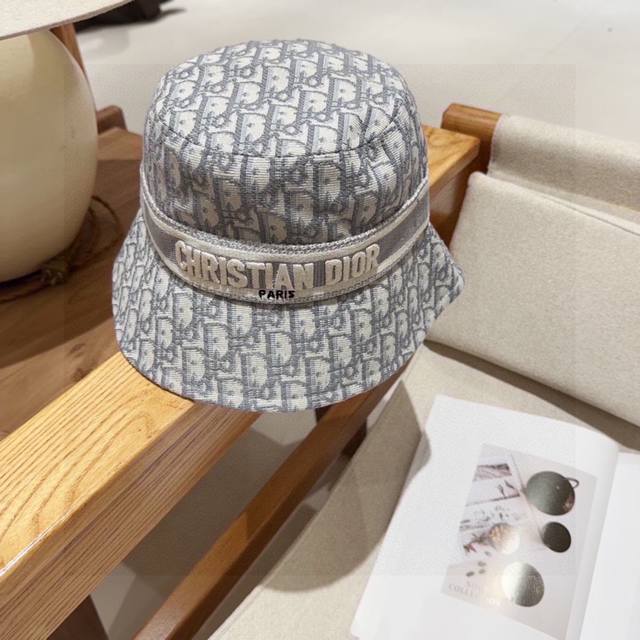 Dior New Original Fisherman's Hat, Elegant And Stylish, Very Cool And Fashionabl