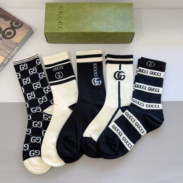 With Packaging, One Box Of 5 Pairs Of Gucci Socks, Made Of Pure Cotton, A Must-H