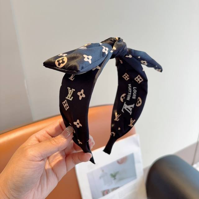 With Packaging Louis Vuitton New Wide Bow Hairband, Fashionable Headband, The La