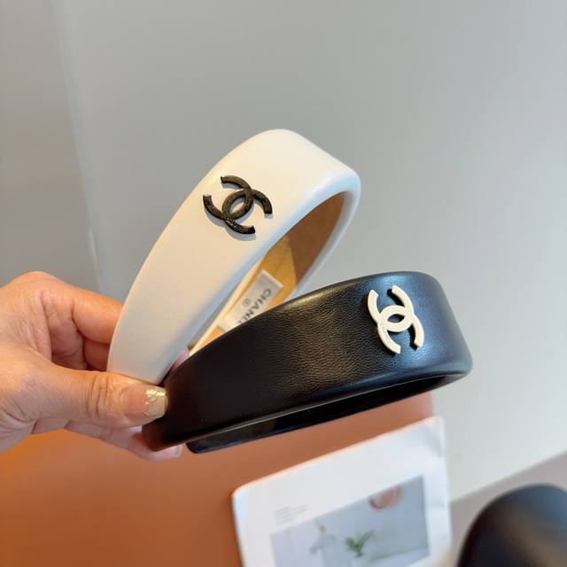 With Packaging Chanel New Small Lambskin Hairband, Trendy, Elegant, And Versatil