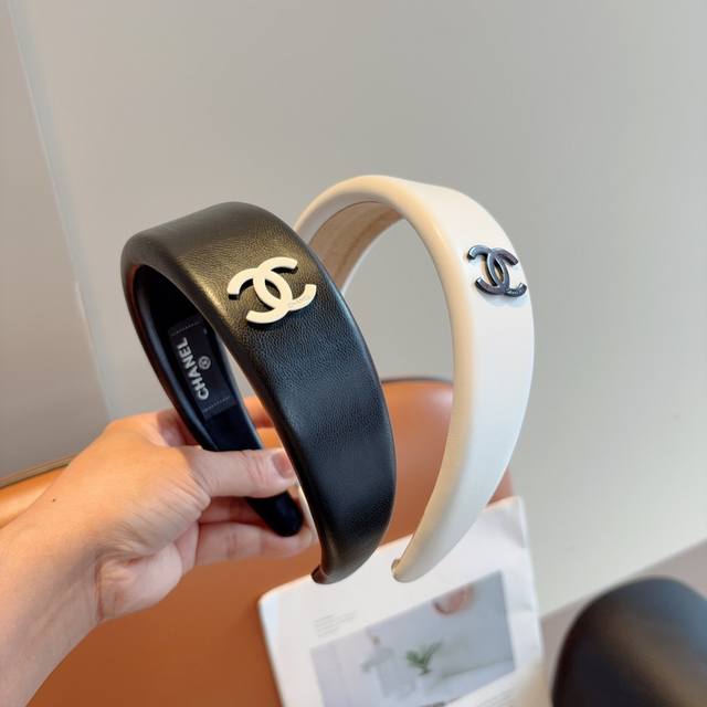 With Packaging Chanel New Small Lambskin Hairband, Trendy And Elegant, Versatile