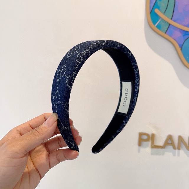 Packaging Gucci Classic New Wide Hairband, A Must-Have Accessory For Goddesses,