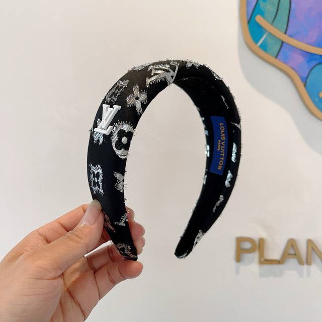 With Packaging: Louis Vuitton Graffiti-Inspired New Hairband, Fashionable And Cu