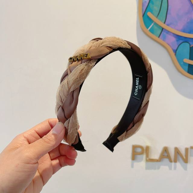 With Packaging Chanel Latest Pearl Hairband, New Arrival Face-Slimming Design, I