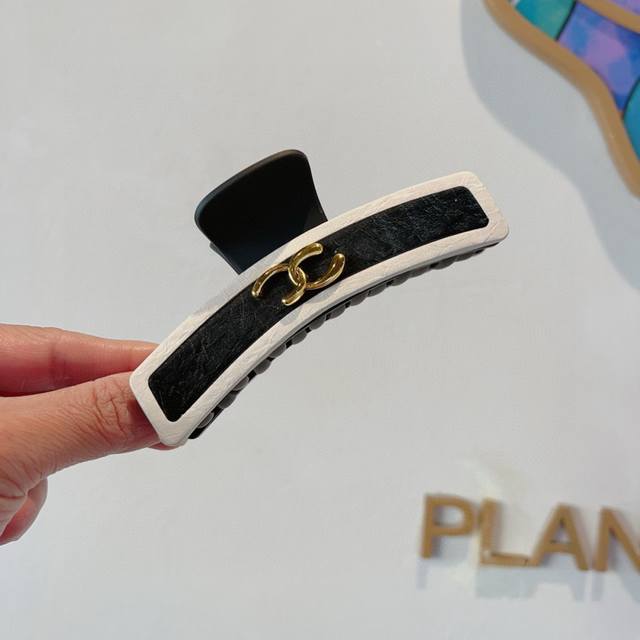 With Packaging Chanel New Vintage Leather Hair Clip, Classic Letter Logo Spring