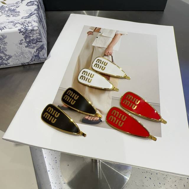 With Packaging Box, A Single Miu Miu New Letter-Shaped Small Side Clip For Bangs