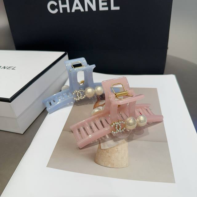 With Packaging Box Chanel Latest Pearl Hair Clip. Super Cute! Perfect For Ladies
